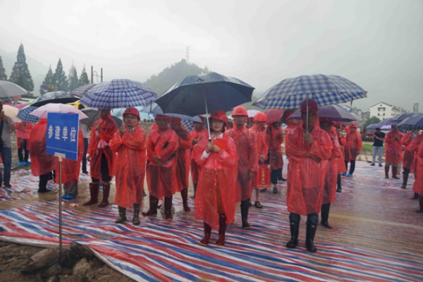 古堰畫鄉(xiāng)游客接待中心建設(shè)項目舉行開工儀式